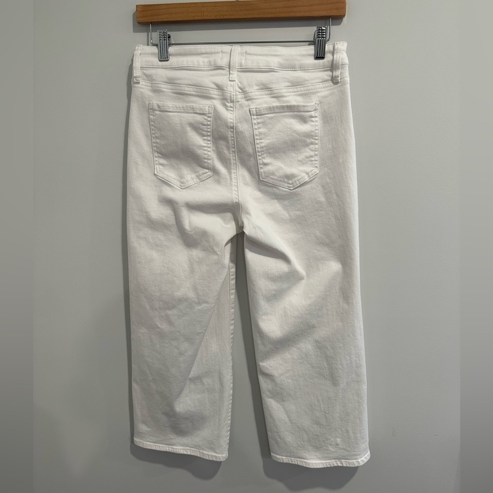 NYDJ. WOMEN. KNEE. PANTS. White Size 4 - Picture 2 of 8